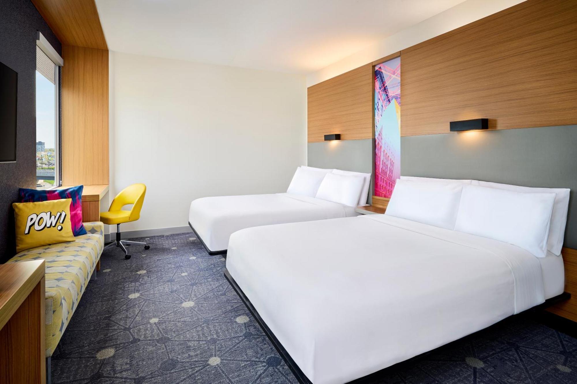 Aloft Guest Room Guest room 2 Queen,1697053218:JPEG