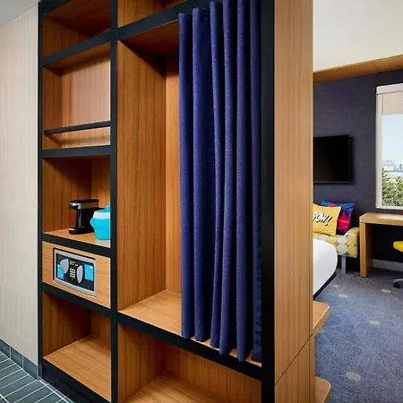 Aloft By Marriott Montreal Airport-3