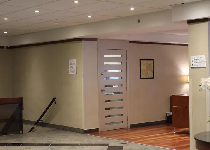 Ramada Plaza By Wyndham Montreal Hotel