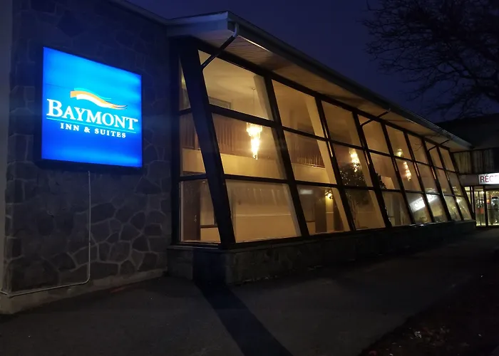 Hotel Baymont By Wyndham Montreal Airport à Dorval